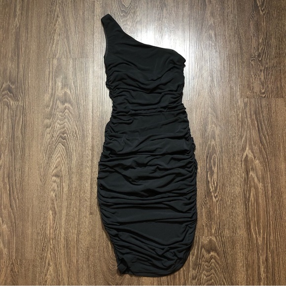 🖤HOST Pick🖤Lulu’s Total Appeal Ruched One Shoulder Bodycon Mesh Midi Dress - Picture 7 of 15